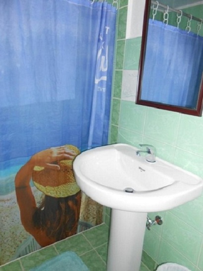 'Otro bano' Casas particulares are an alternative to hotels in Cuba.